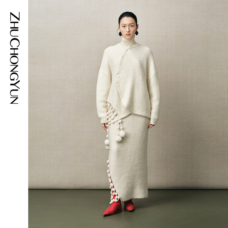 ZHUCHONGYUN2025冬新款圆领斜门襟针织衫合身版型上衣C1FZ4708M