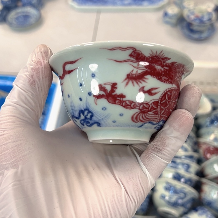 瓷片白青花釉里红鱼化龙压手杯主人杯全品
