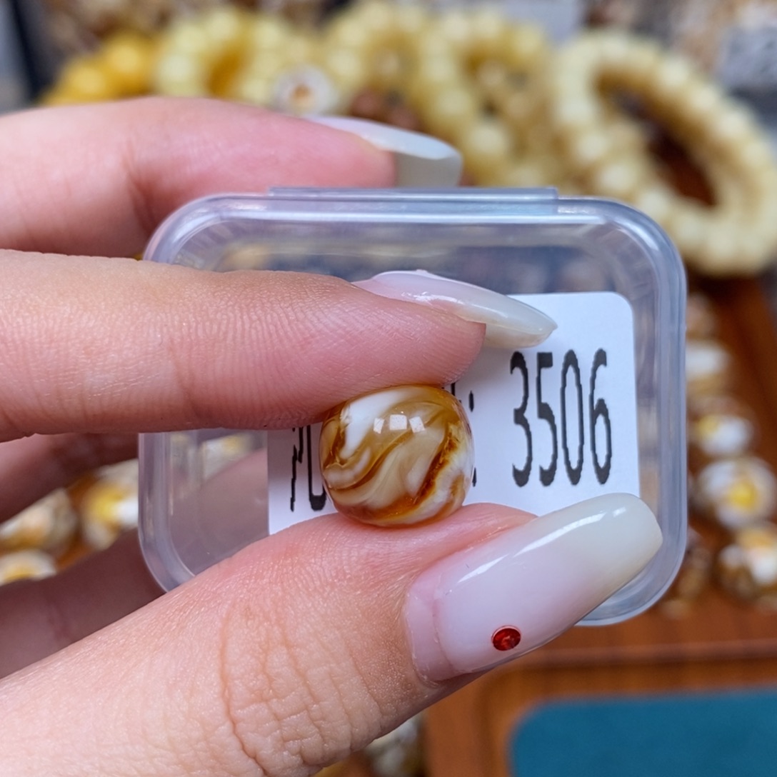 蜜蜡未镶嵌珠宝奇石3506