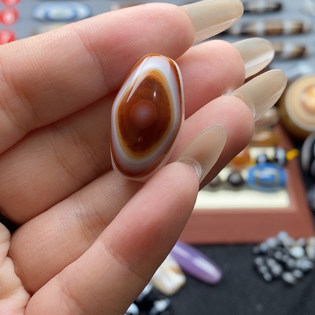 玛瑙/玉髓未镶嵌颈饰镜**生