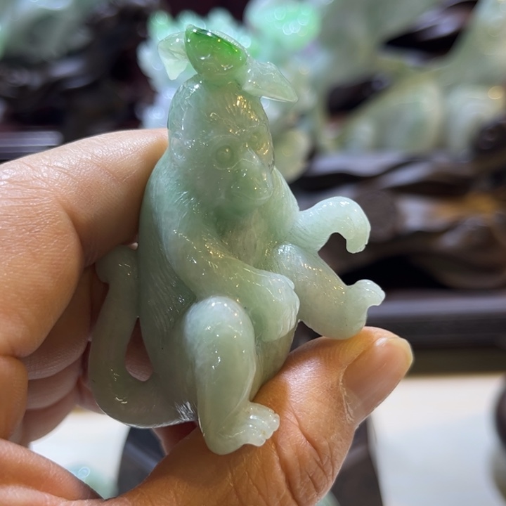 翡翠未镶嵌摆件灵猴献寿