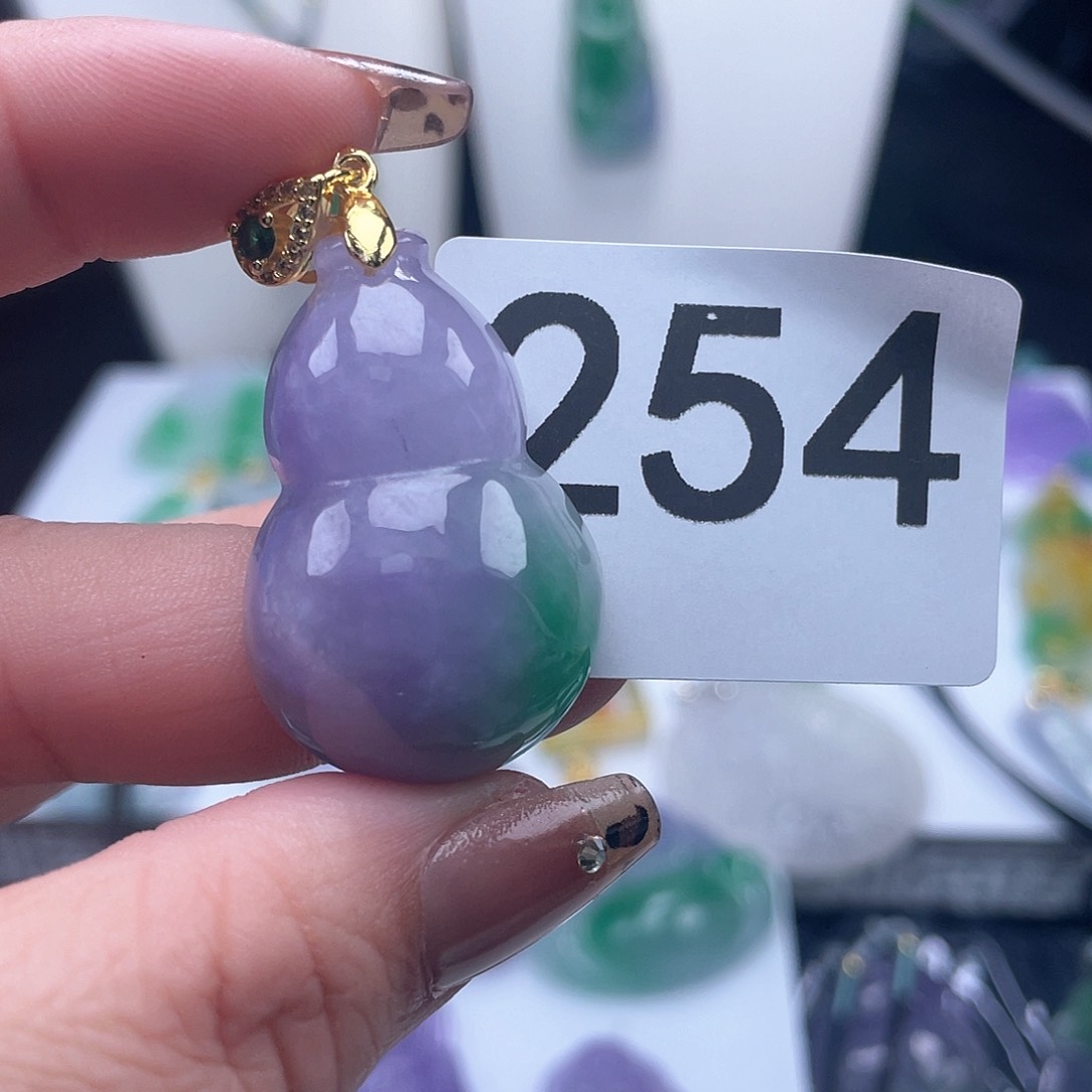 翡翠吊坠(赠链)未镶嵌