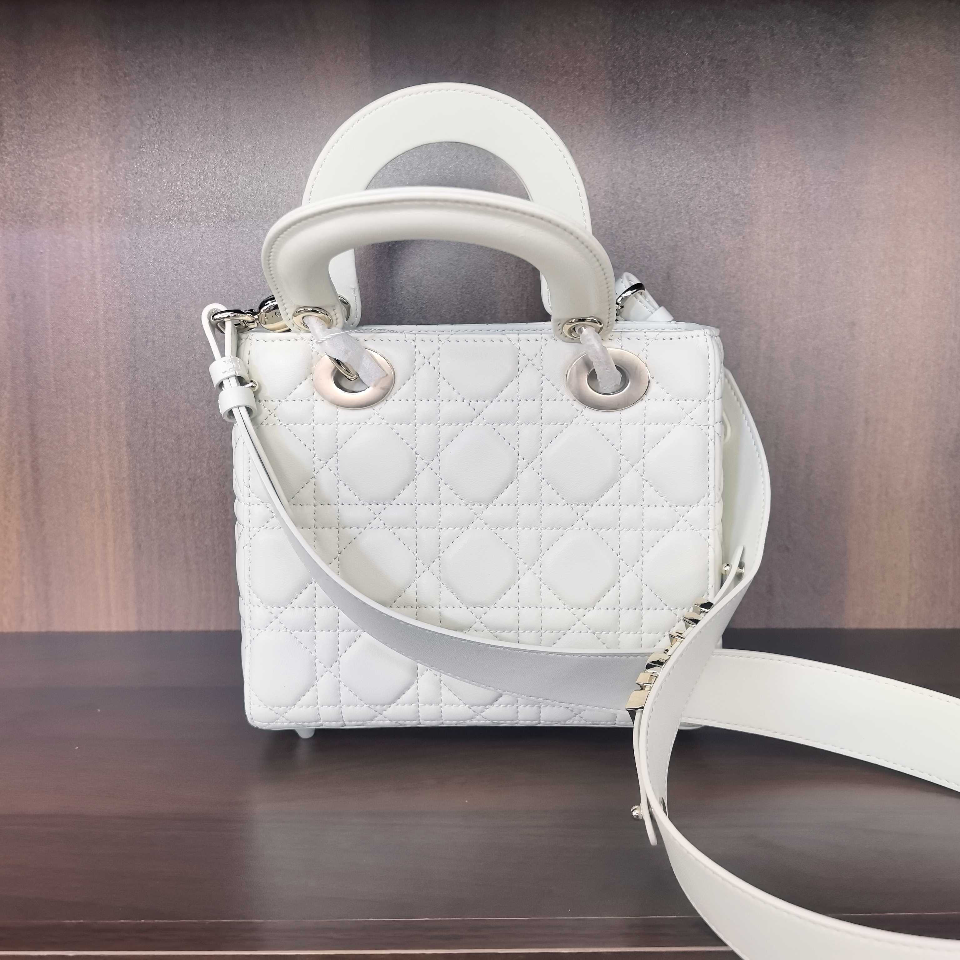 薇薇手工真皮包3013-20-白色-长20x高17-四格白戴妃迪A125