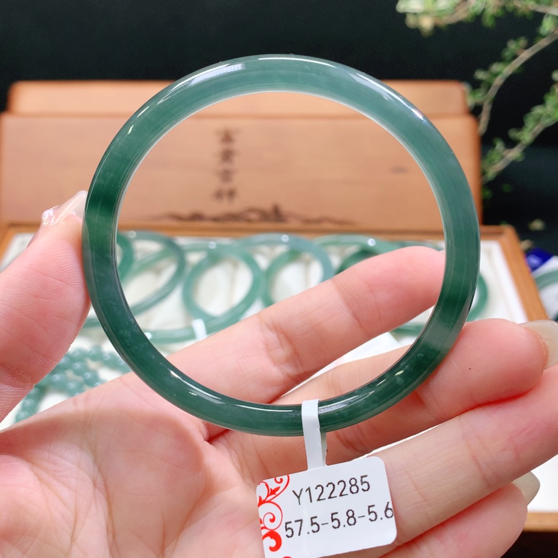 翡翠手镯（圆镯）未镶嵌
