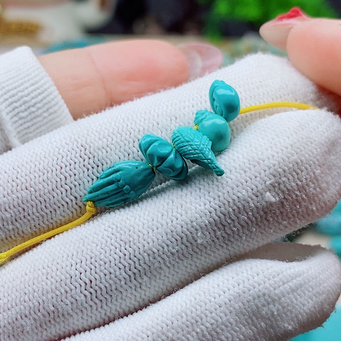 绿松石未镶嵌颈饰