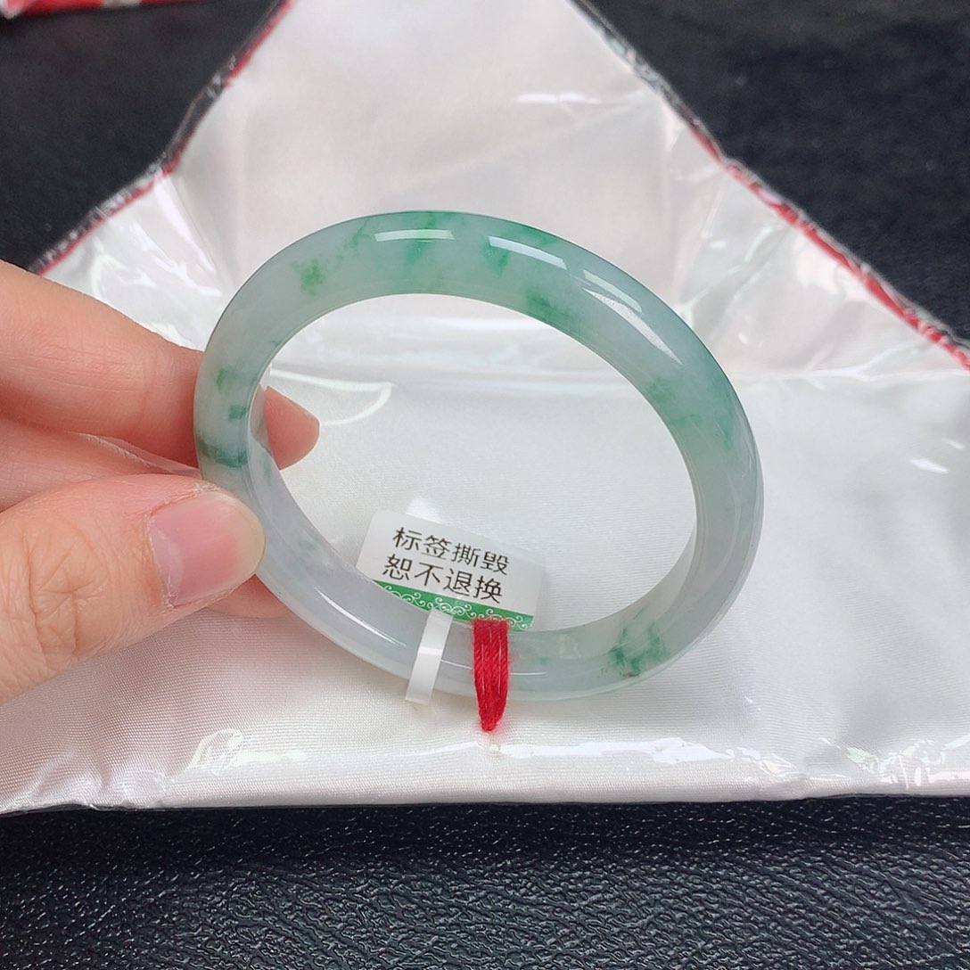 翡翠手镯未镶嵌54贵妃