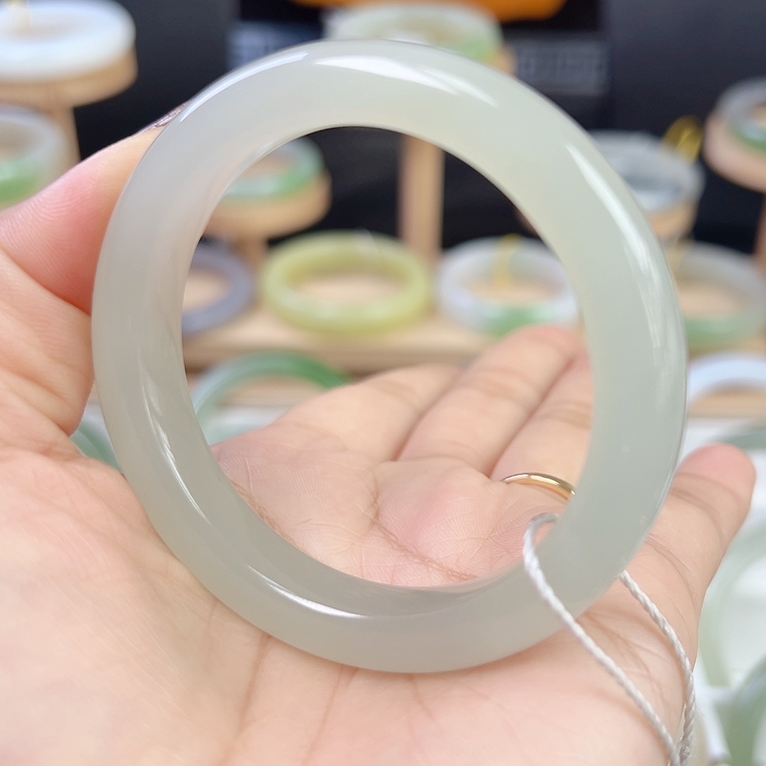 和田玉未镶嵌手镯老料，胶光