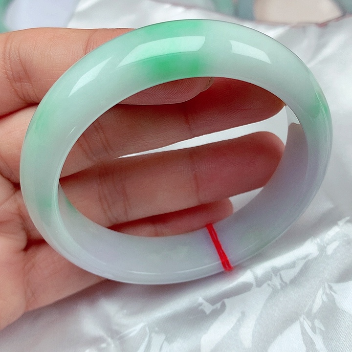 翡翠未镶嵌手镯60～61白底青手镯