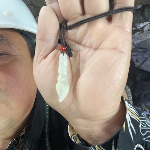 蛇纹石玉颈饰未镶嵌