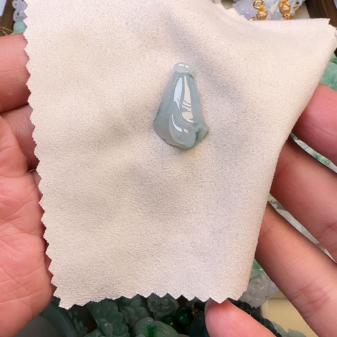 翡翠未镶嵌颈饰铃兰花