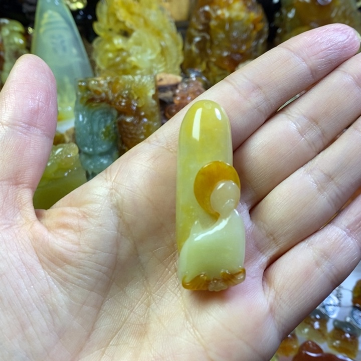 蛇纹石玉颈饰未镶嵌