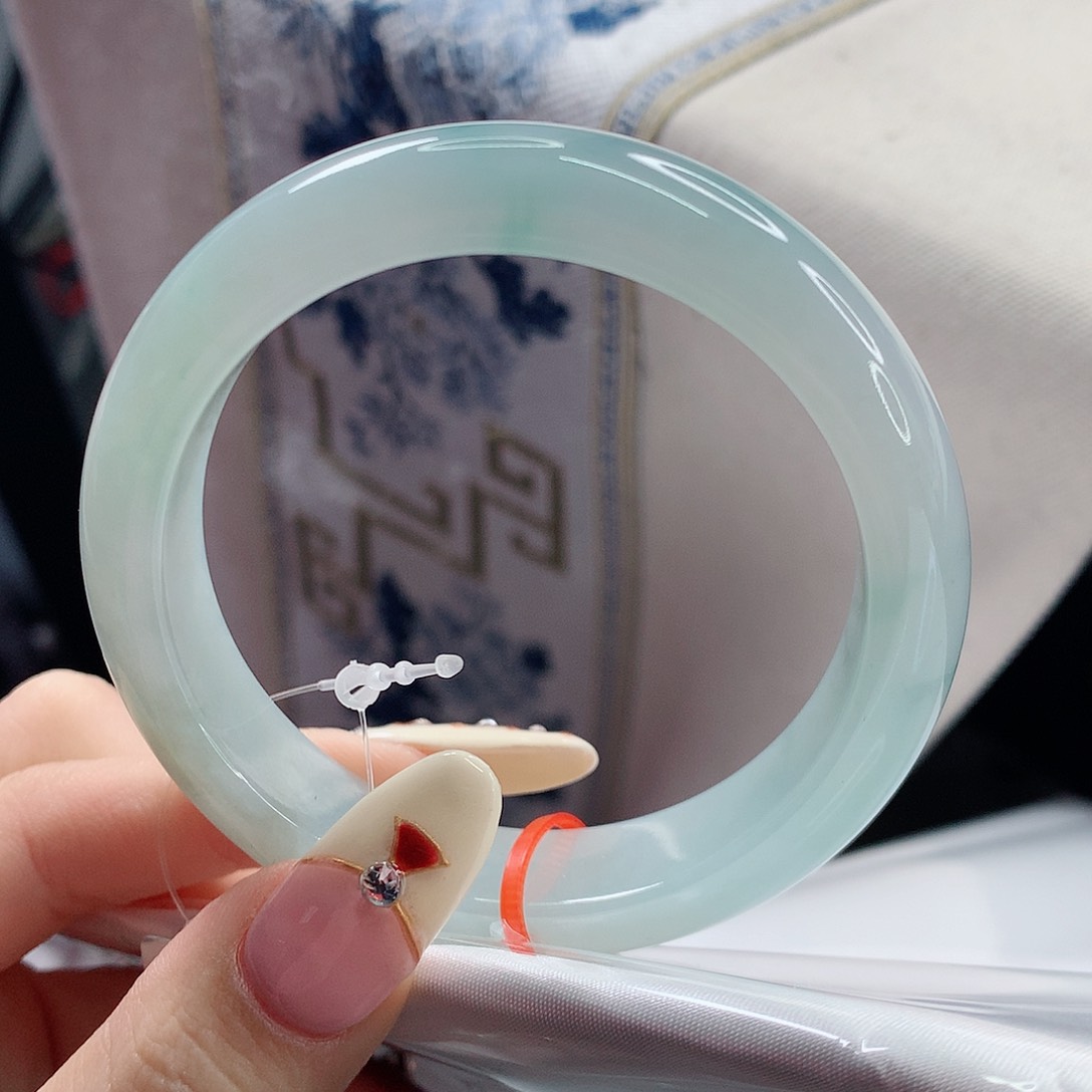 翡翠手镯未镶嵌54.7圈口