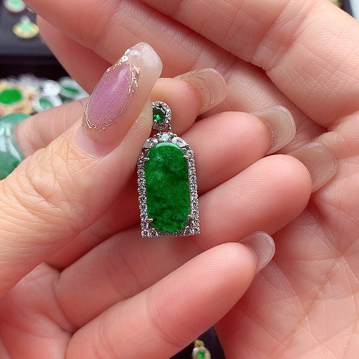 翡翠颈饰银S925镶嵌翡翠