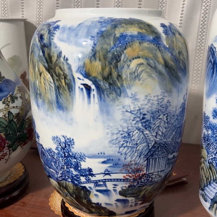 瓷片青花五彩山水画花瓶