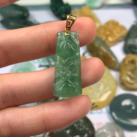 翡翠颈饰未镶嵌翡翠