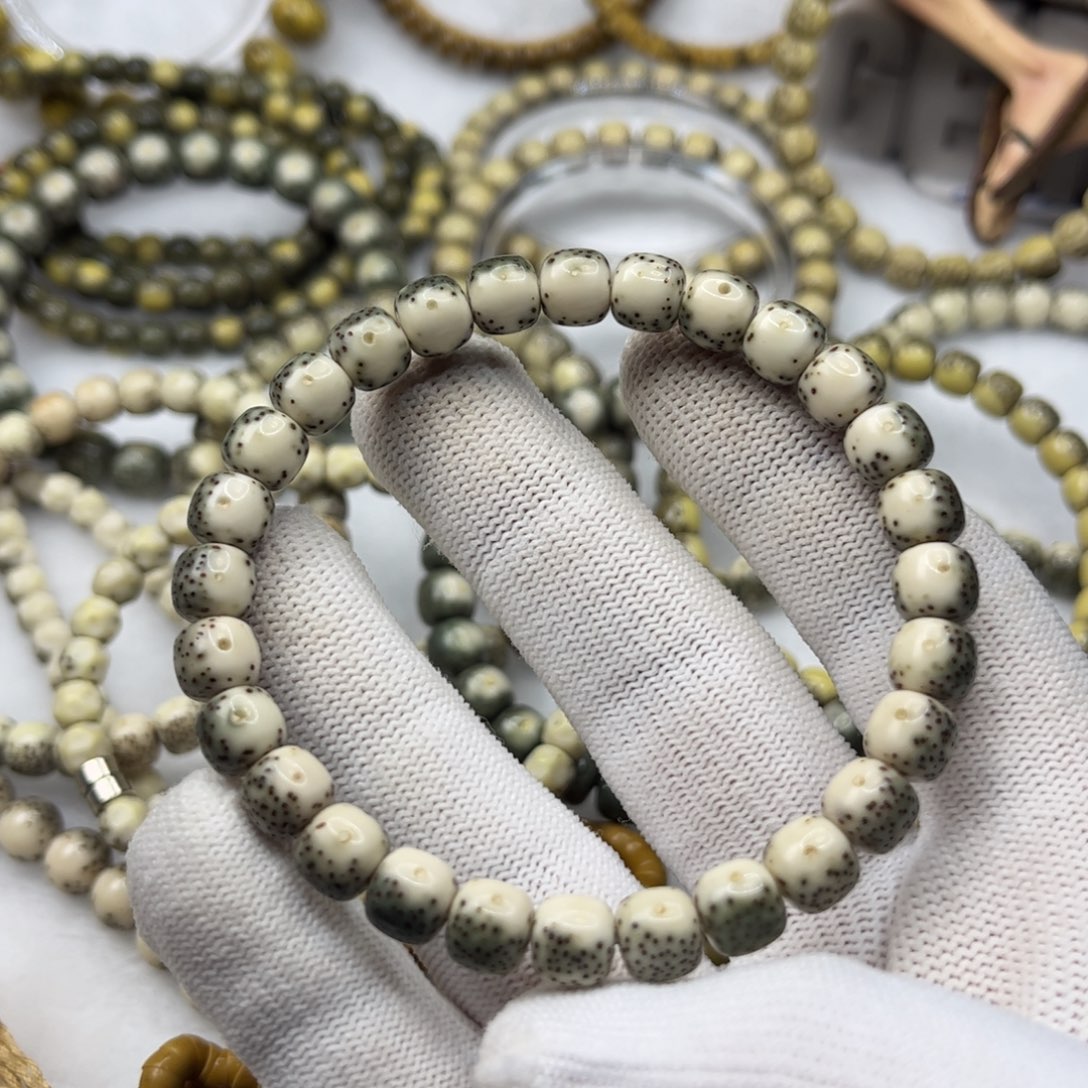 星月菩提吊坠石玉料大眼睛