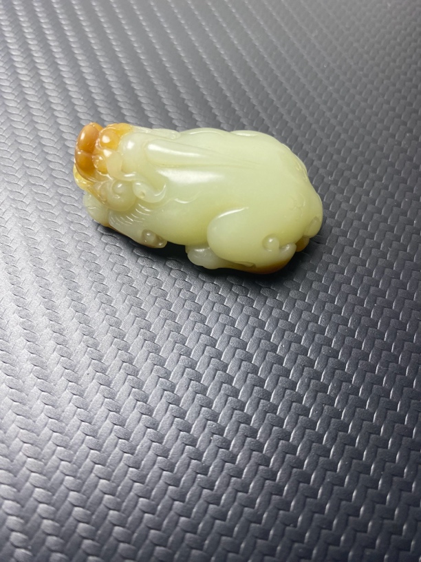精品和田玉糖白貔貅挂件