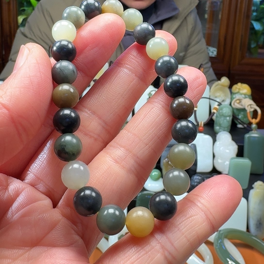 和田玉颈饰未镶嵌