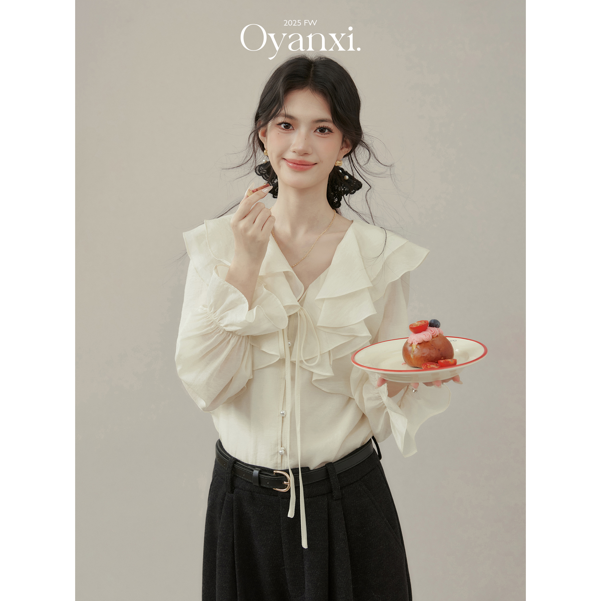 【清清】欧阳喜《层次荷叶》荷叶边杏色v领长袖衬衫女秋冬季新款小衫