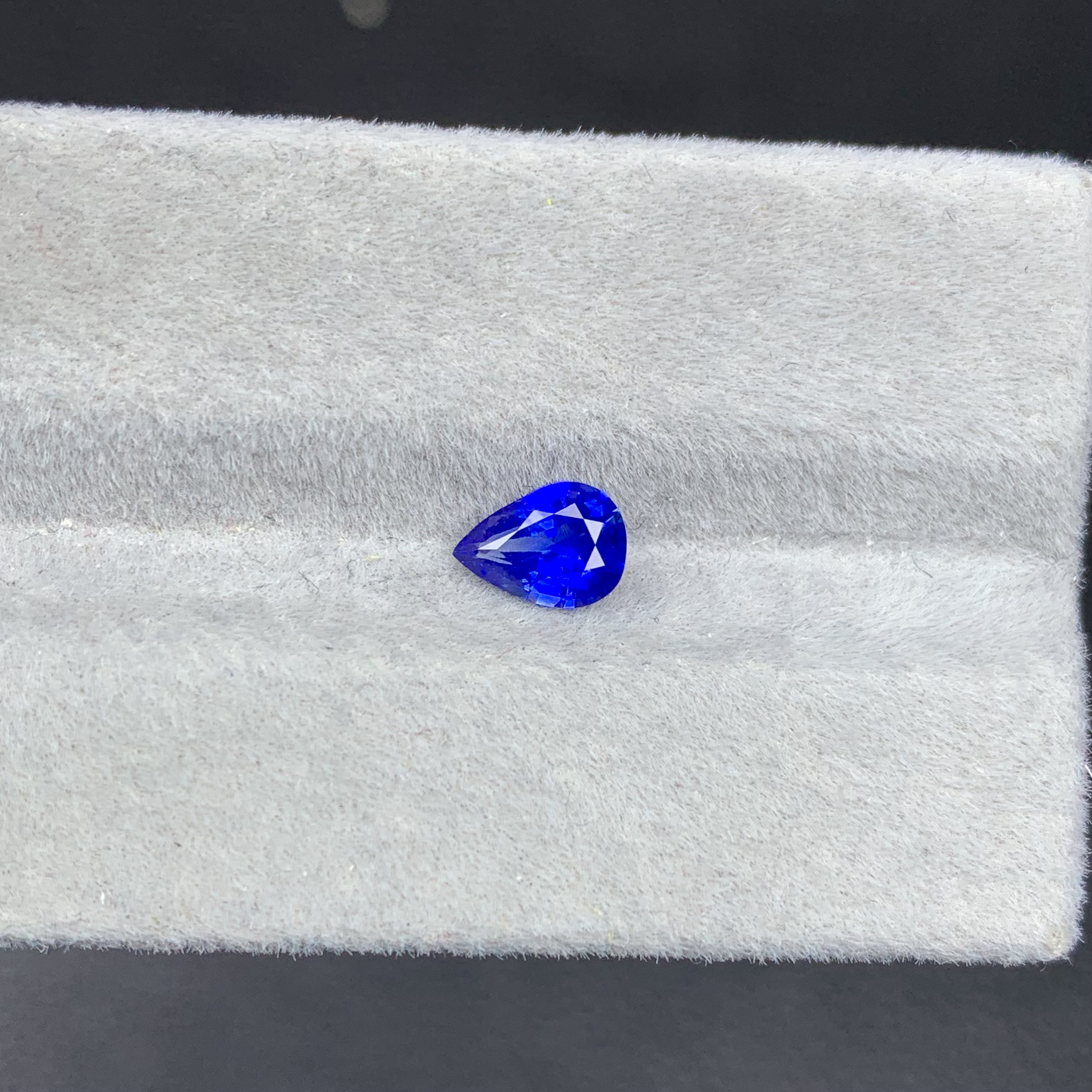 天然水滴形皇家蓝蓝宝石裸石0.68克拉4.9*6.8mm