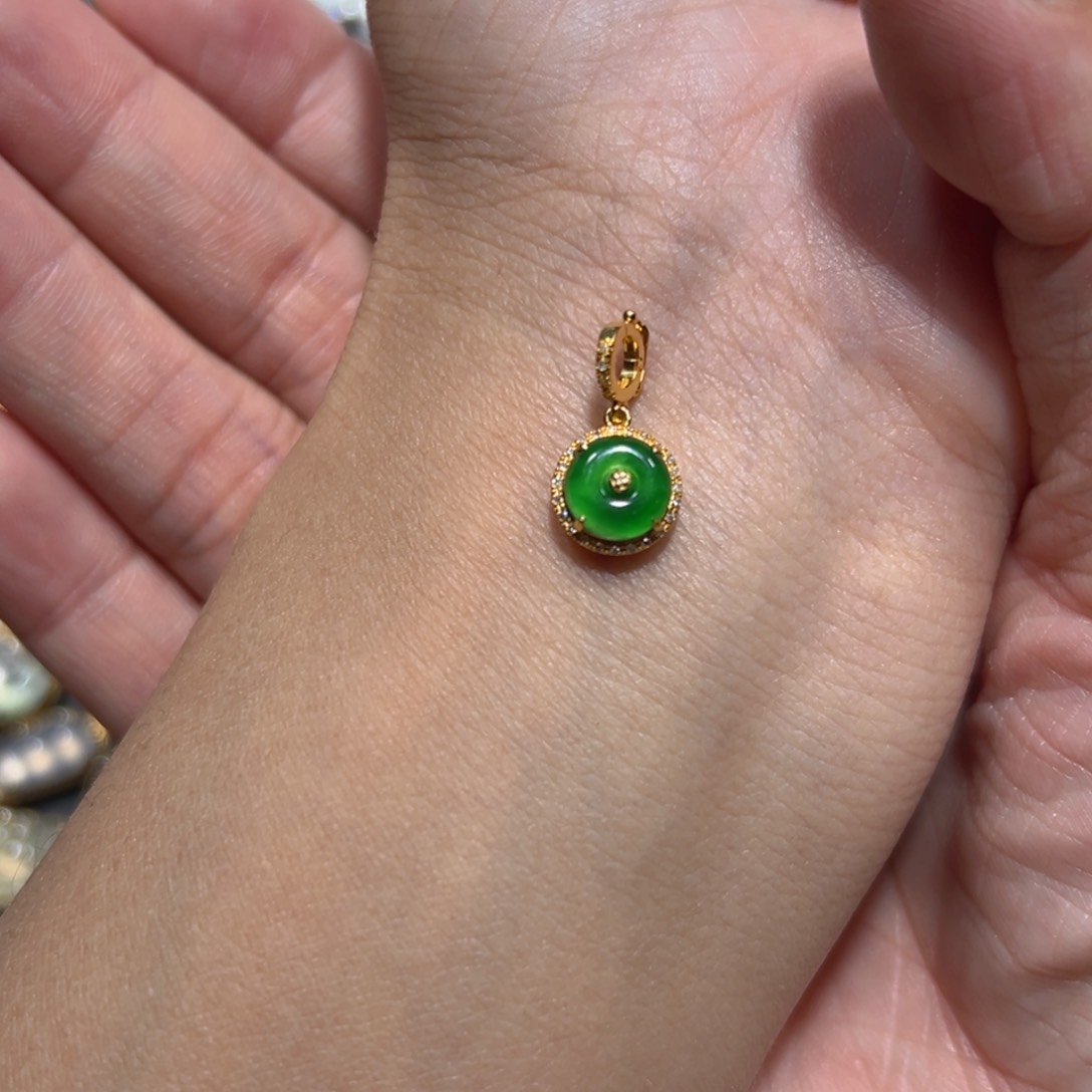 翡翠颈饰18K金镶嵌吊坠