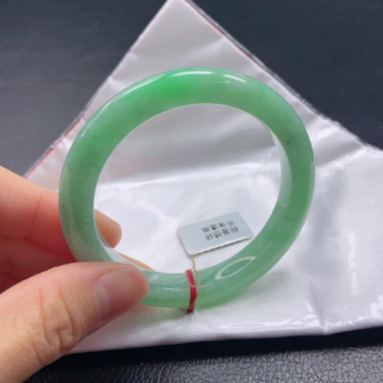 55➕圈冰种带阳绿翡翠正圈手镯缅甸天然a货翡翠色时尚精美女款