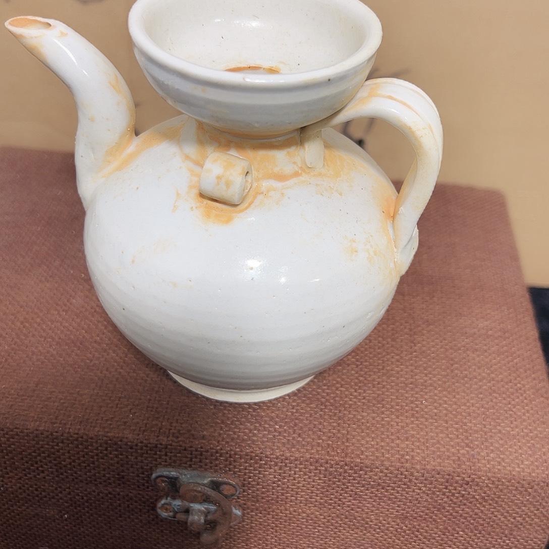 颜***陶摆件空心的墙砖在一座桥顶