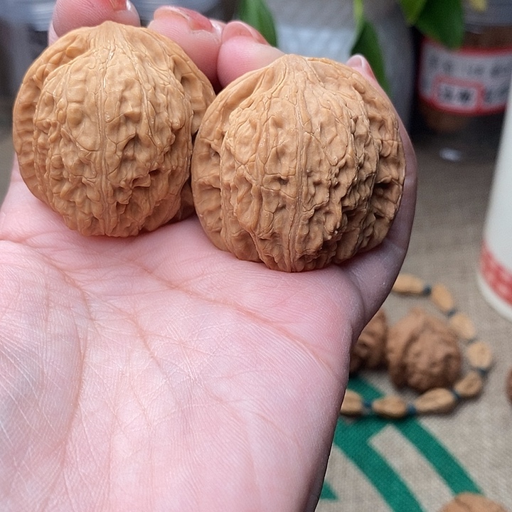 文玩核桃吊坠绣球