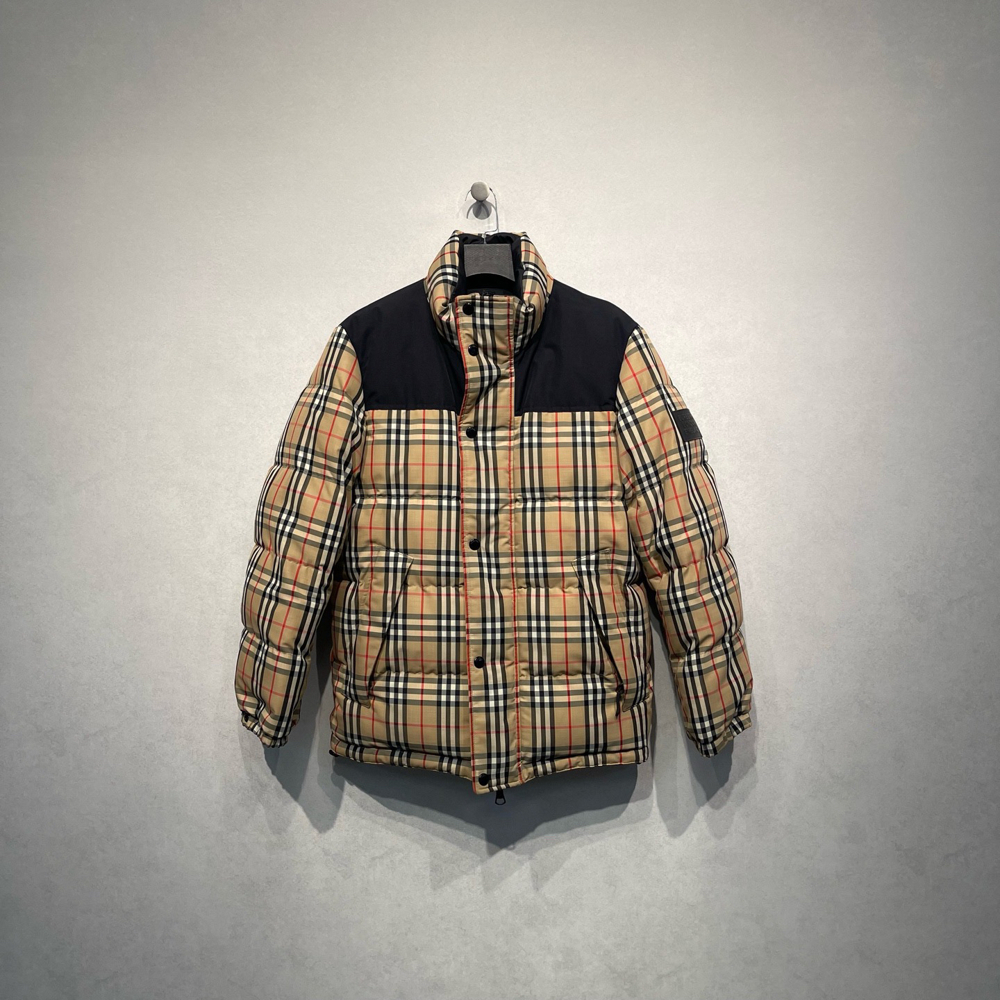 未使用 BURBERRY/博柏利 经典格纹双面穿羽绒服/DY216572