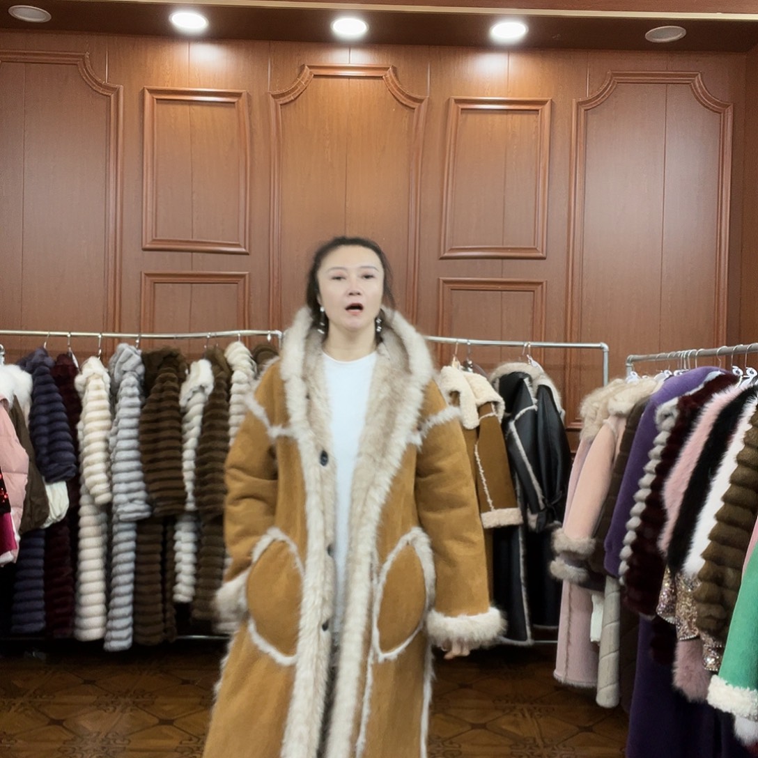 帽款外套好看的哦