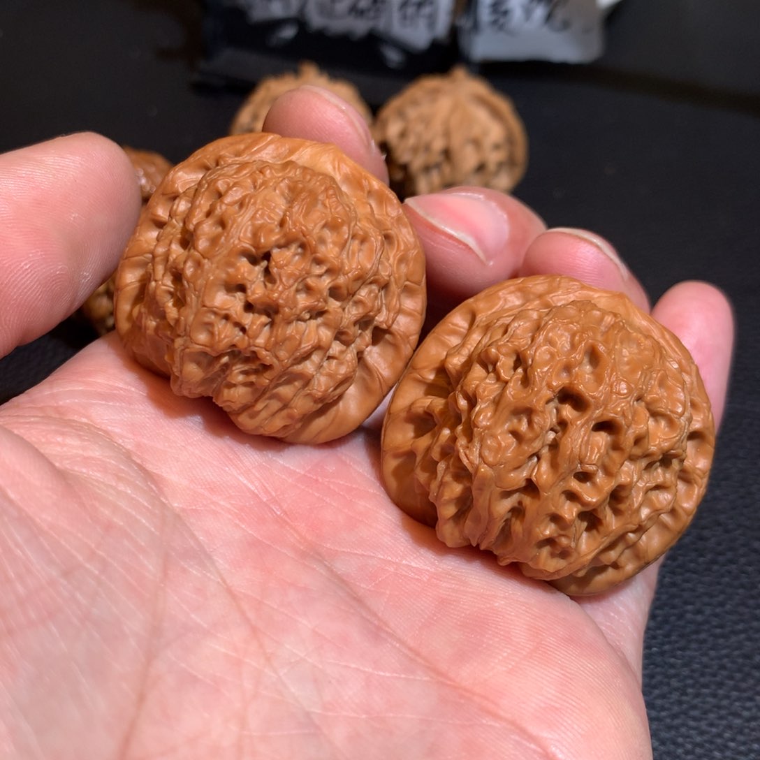 文玩核桃把件原桩血麒麟37