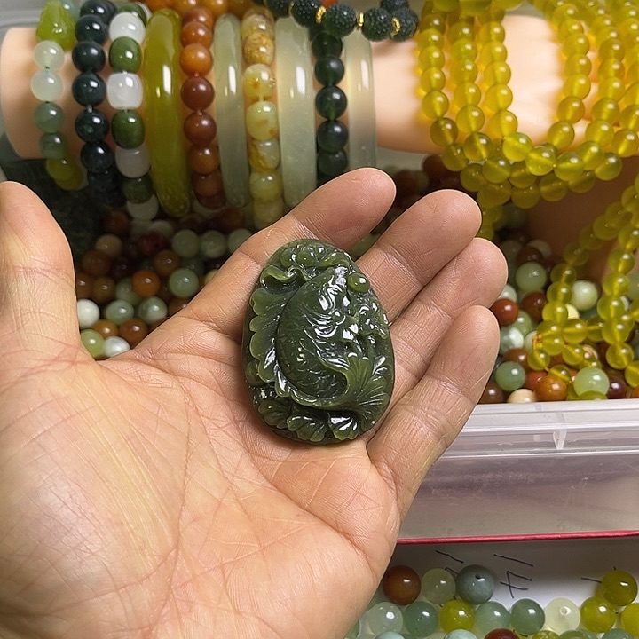 合金蛇纹石玉颈饰