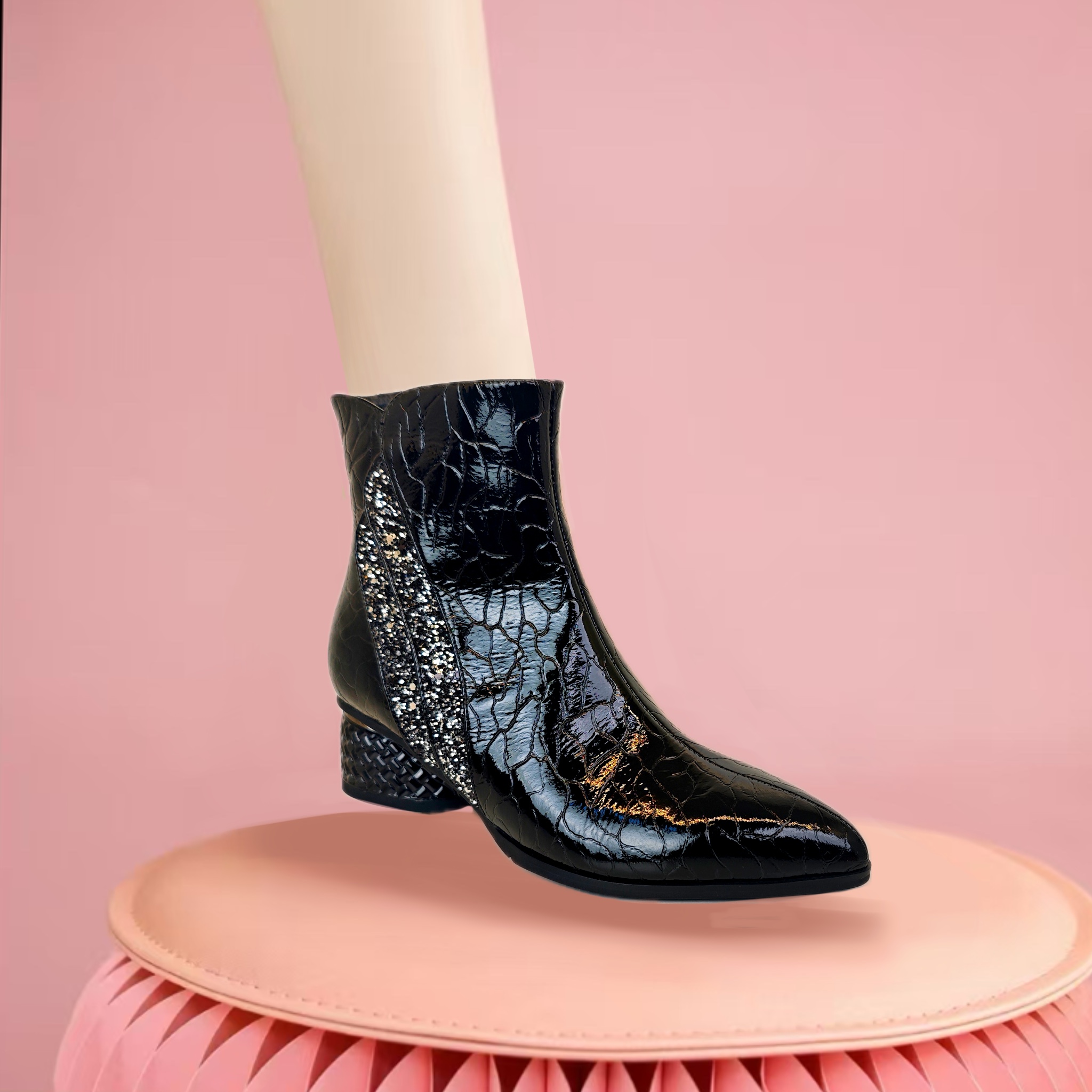 防雪皮面可软化皮质多层胶粘防水工艺时装靴百搭短靴冬粗跟hy3535