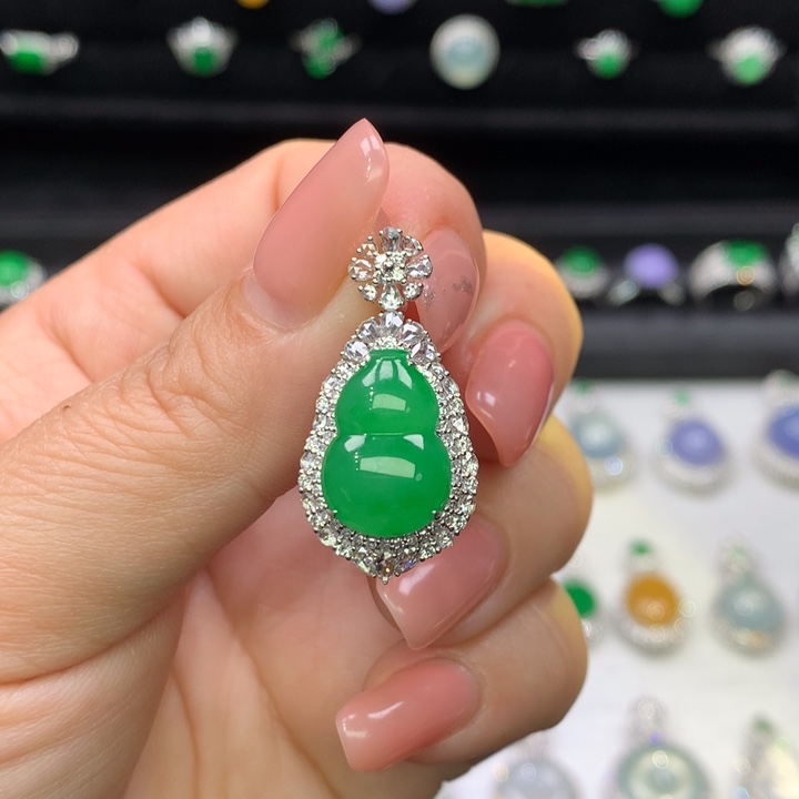 翡翠吊坠(不含链)18K金镶嵌