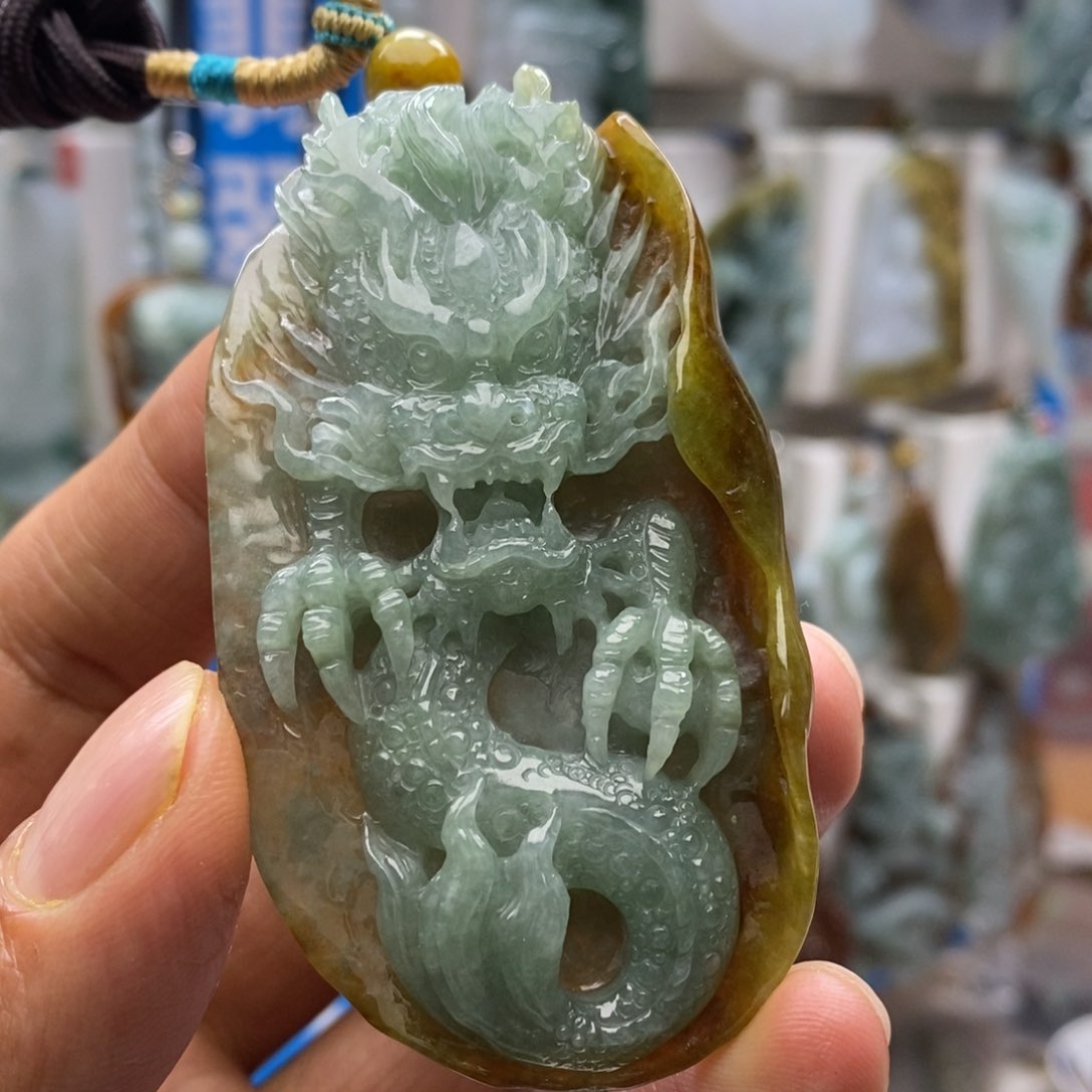 翡翠颈饰未镶嵌龙