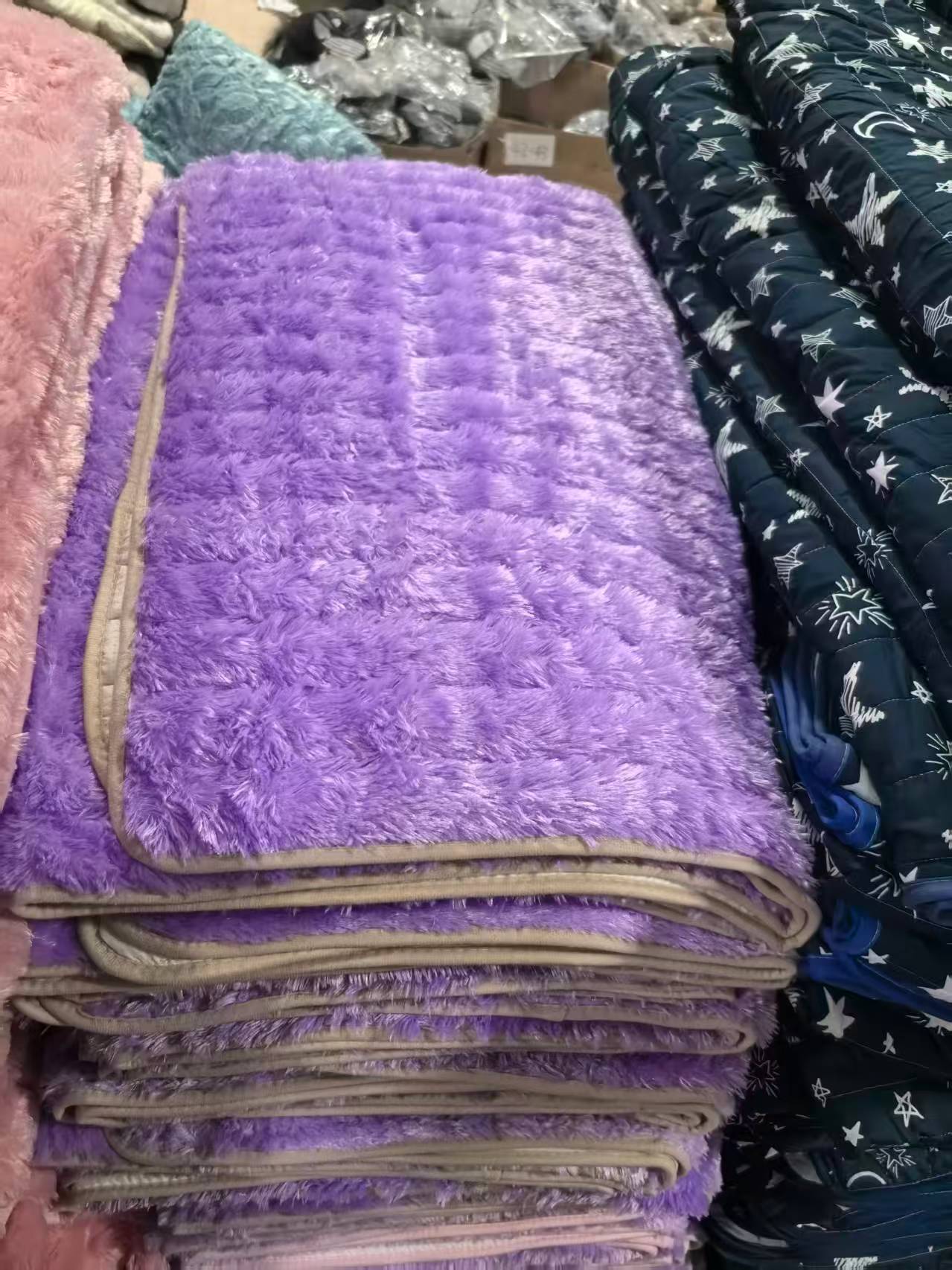 《厚广家》3楼90×200紫色长毛绒沙发垫 发1张