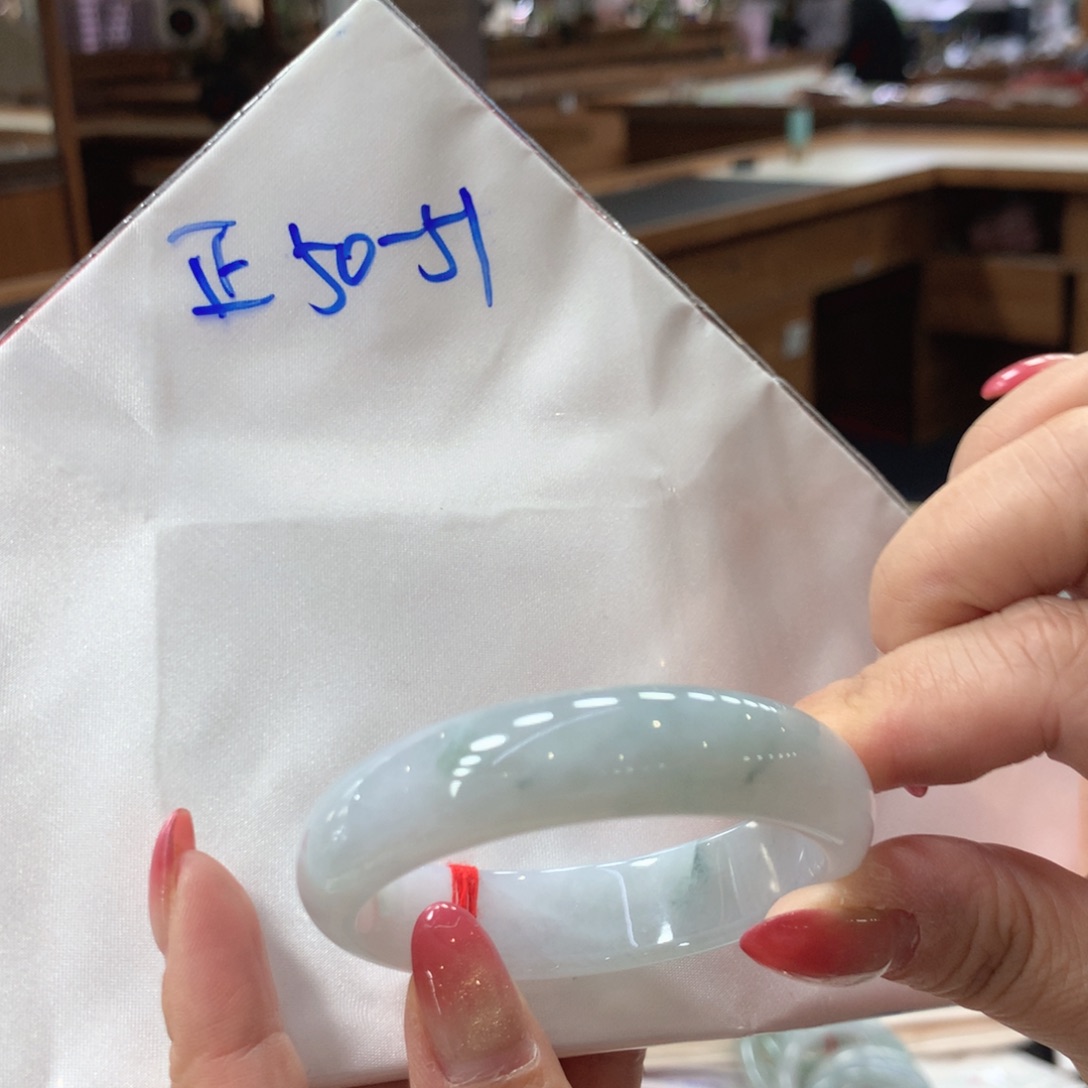 翡翠未镶嵌手镯48小时鉴赏