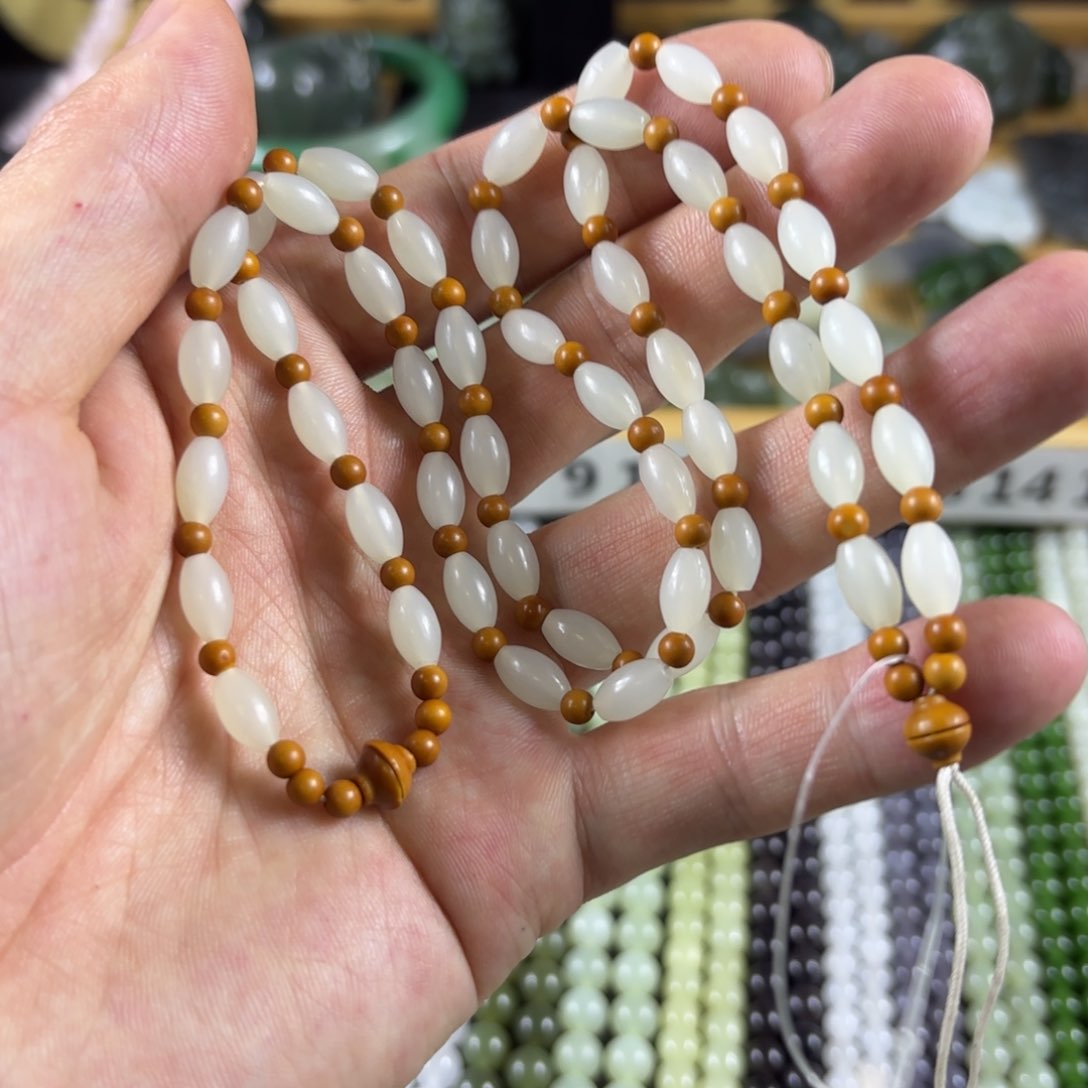 和田玉颈饰未镶嵌