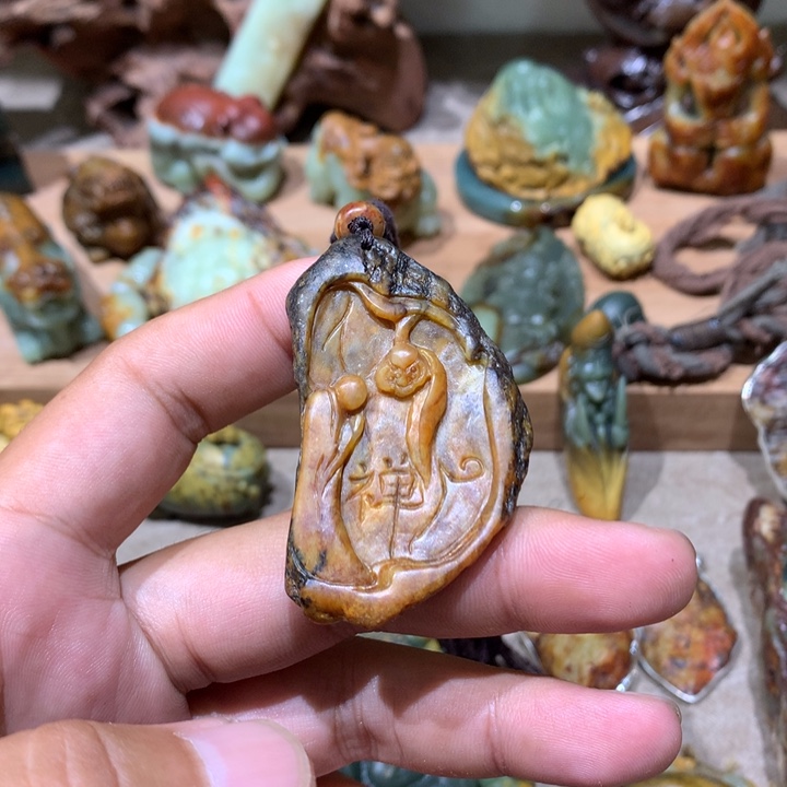 未镶嵌岫岩河磨玉（透闪石质玉）把件