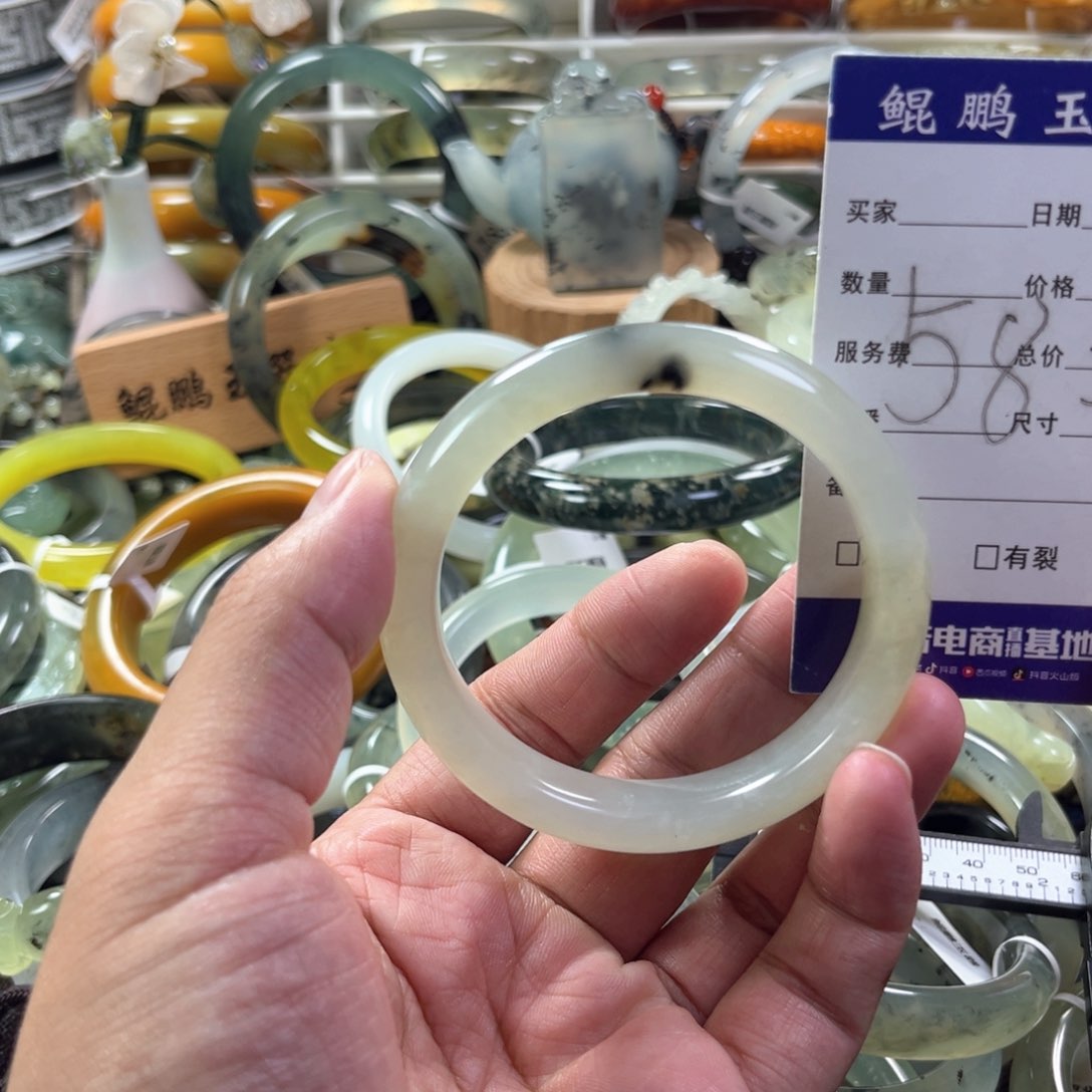 蛇纹石玉手镯未镶嵌