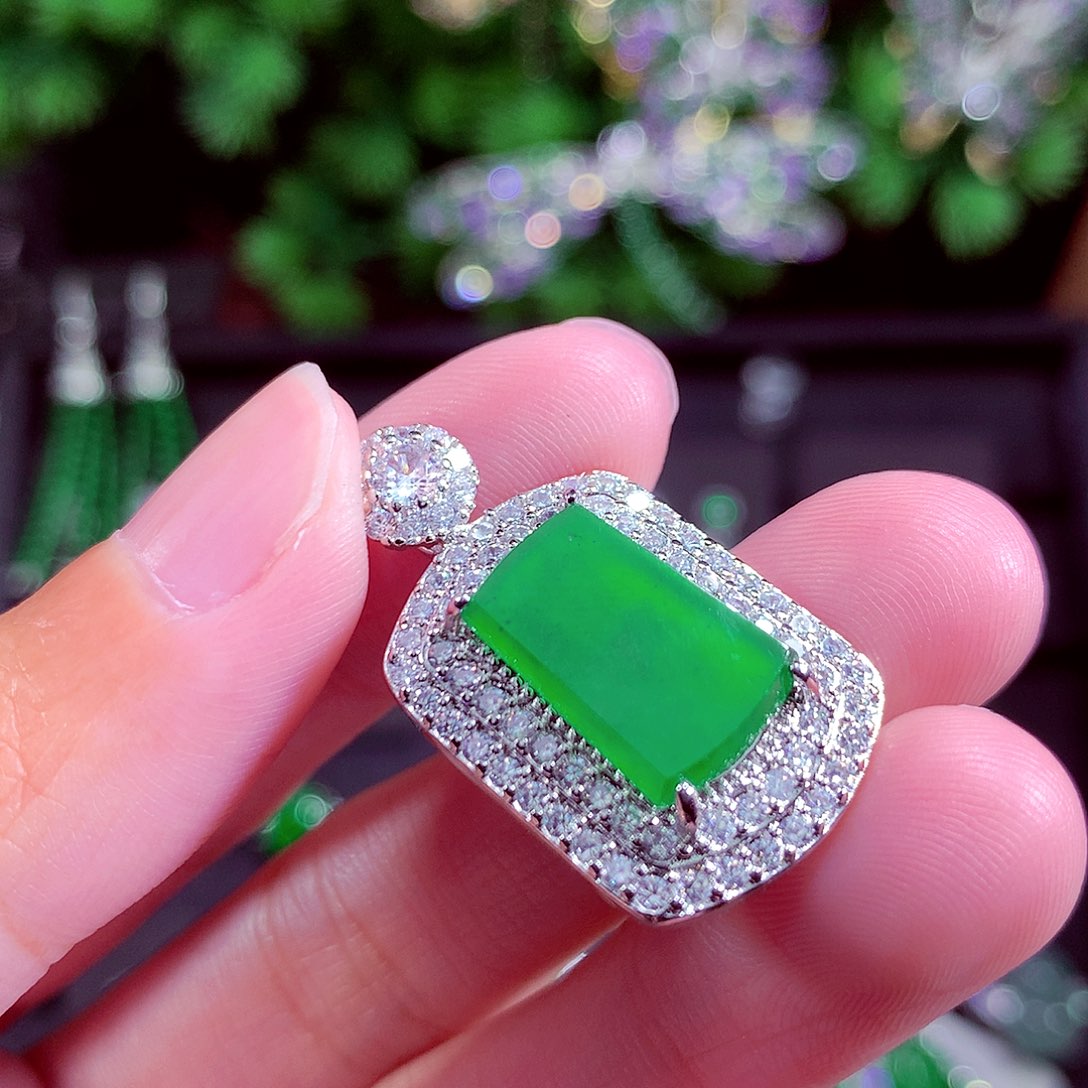 颈饰未镶嵌翡翠天然