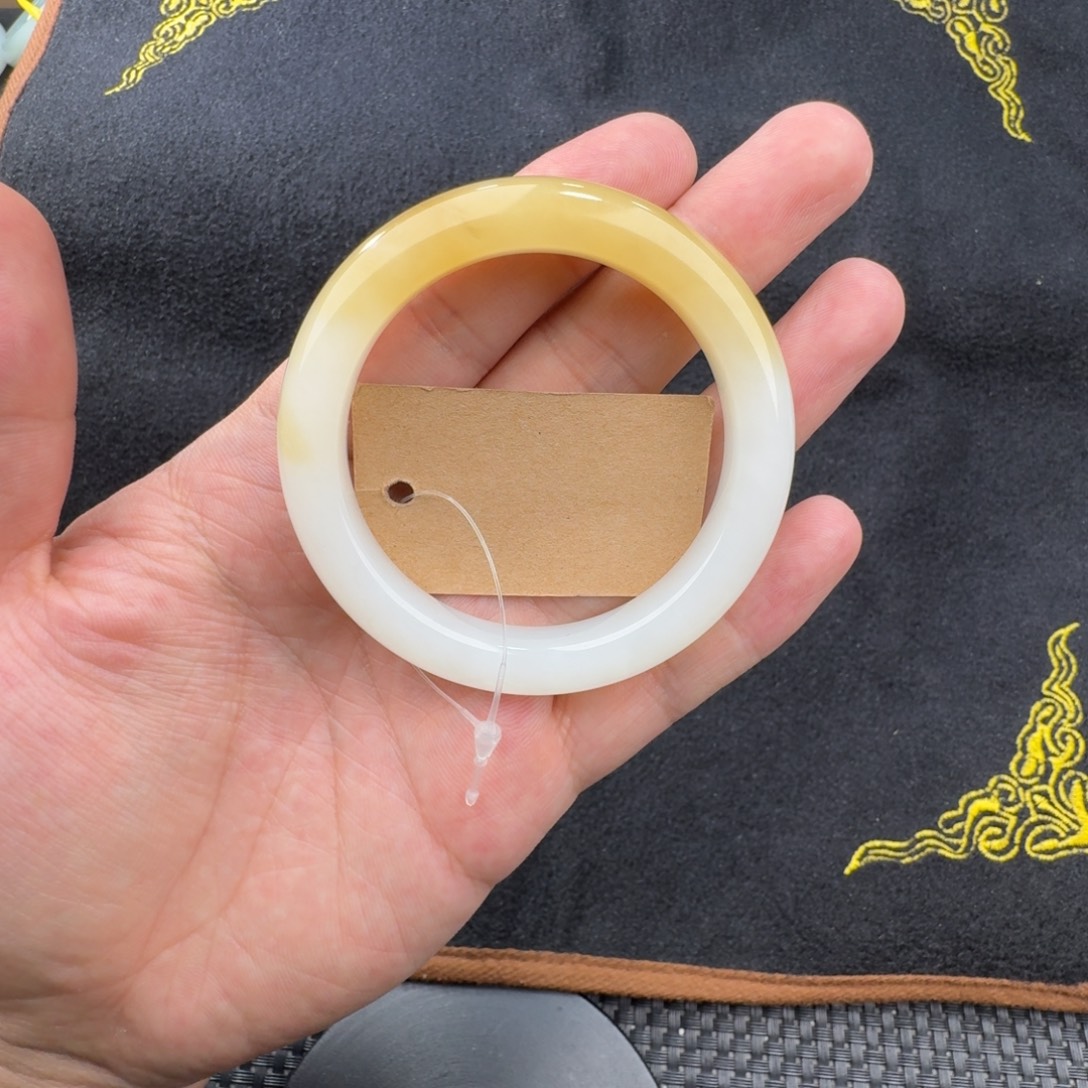 和田玉（糖玉）未镶嵌手镯