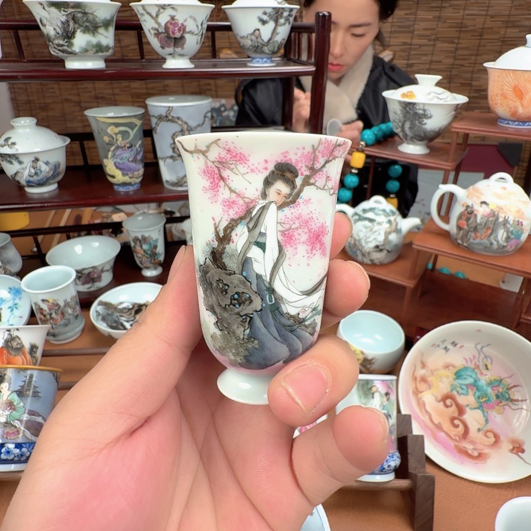 歪***歪瓷摆件景德镇陶瓷艺术