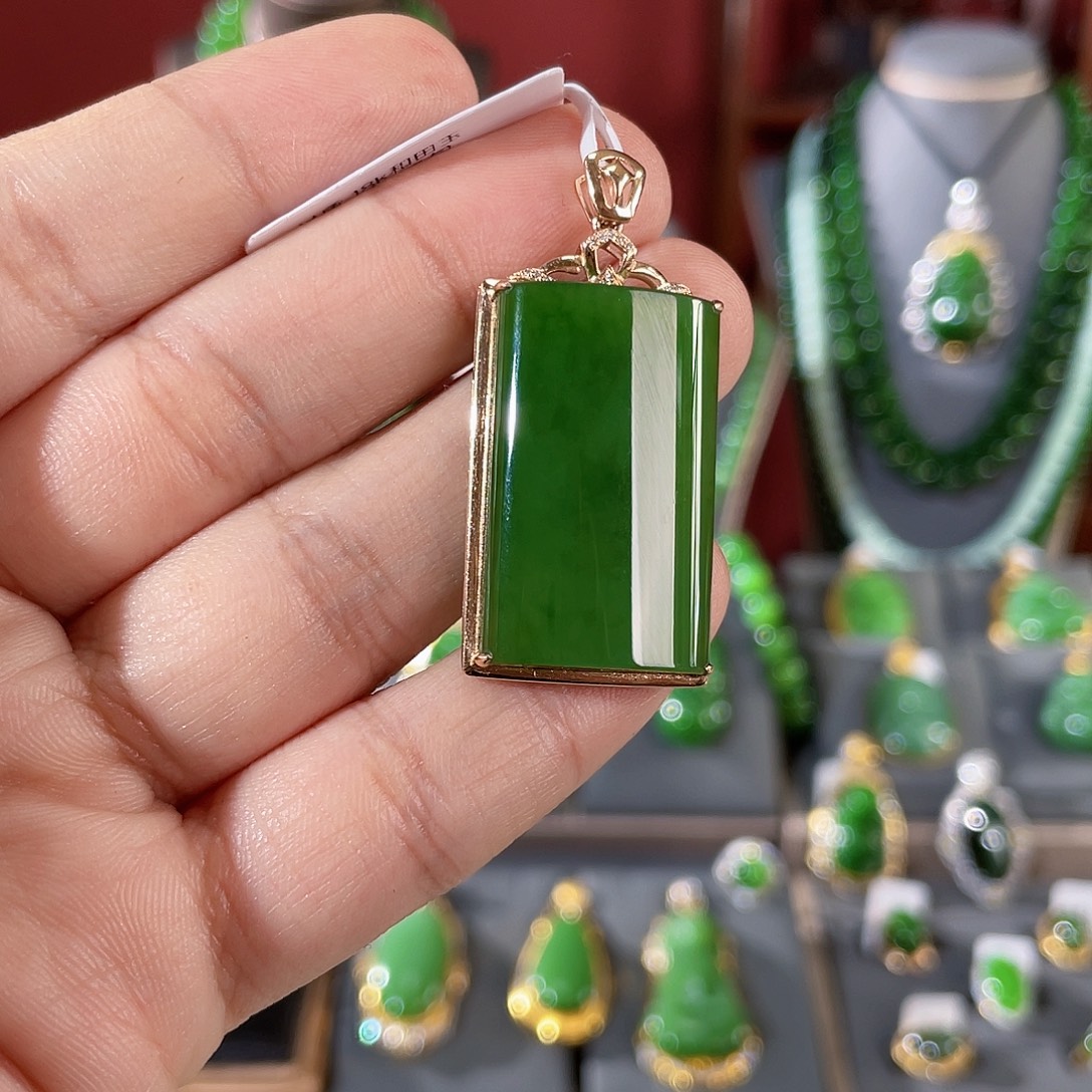 和田玉（碧玉）18K金镶嵌颈饰