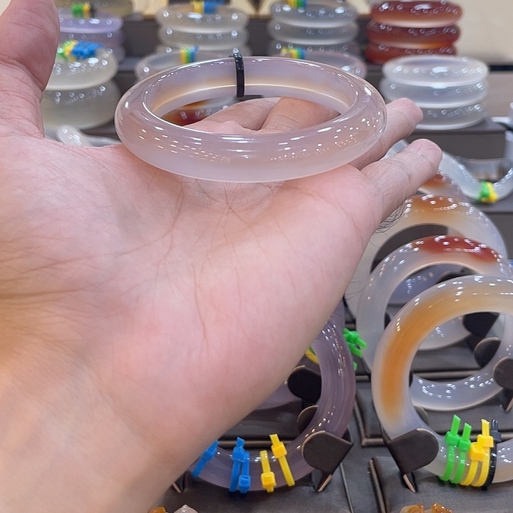 手镯玛瑙/玉髓未镶嵌