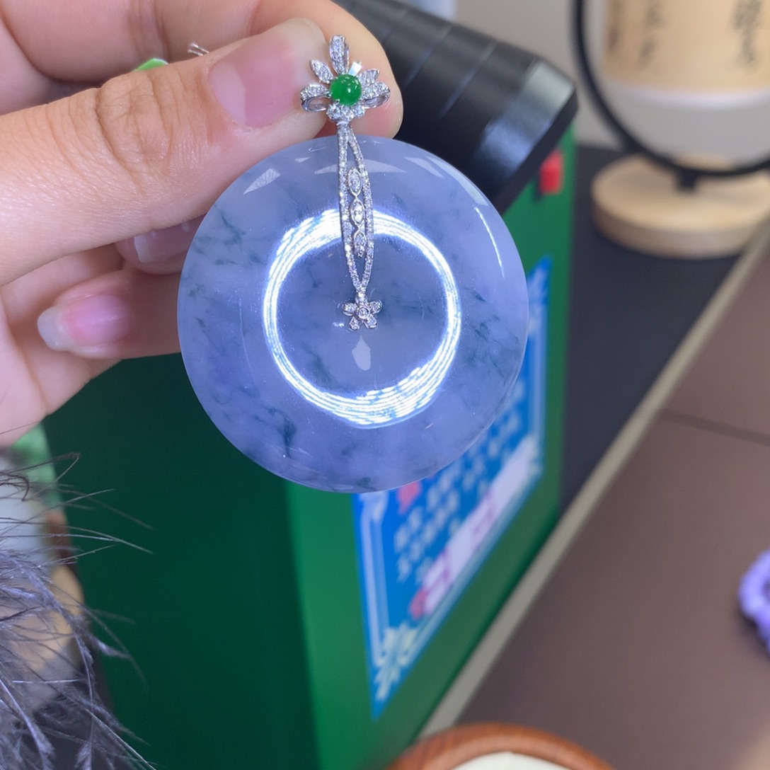 翡翠颈饰18K金镶嵌翡翠