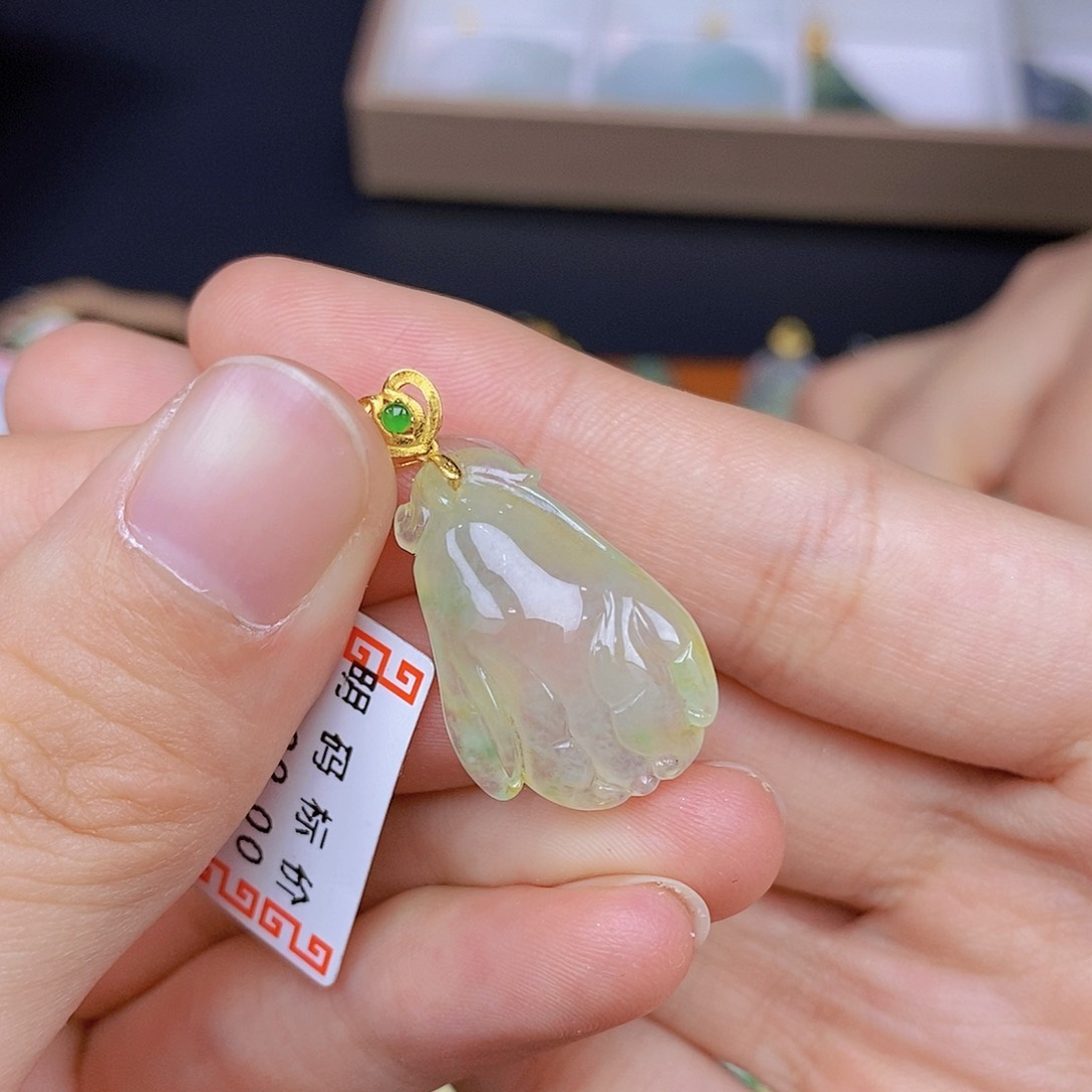 翡翠颈饰18K金镶嵌翡翠