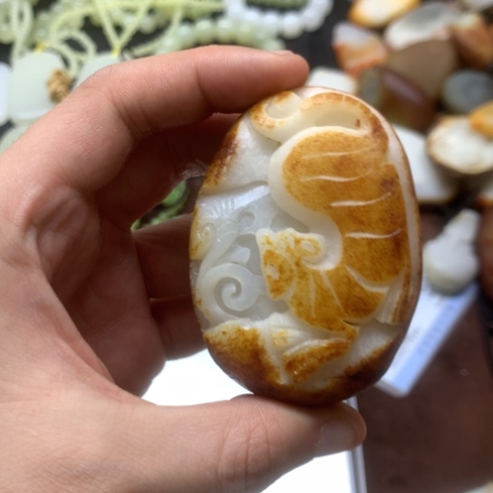 和田玉未镶嵌把件