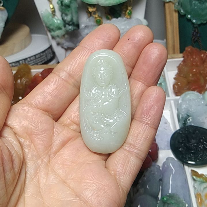 翡翠吊坠(赠链)未镶嵌