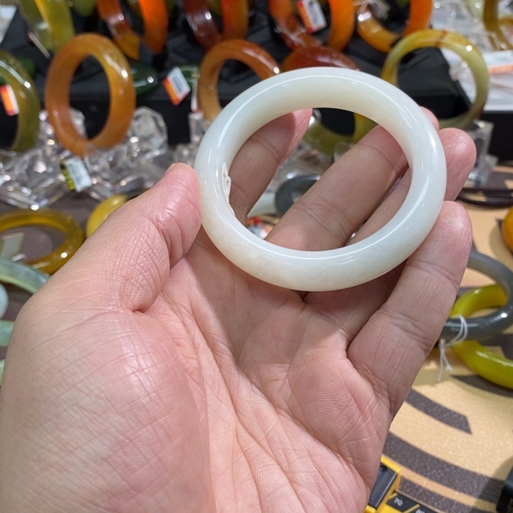 透闪石-蛇纹石玉未镶嵌手镯